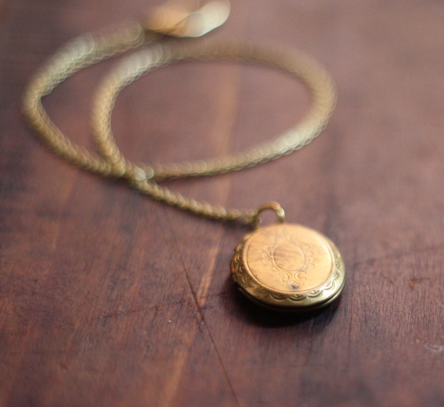 Vintage Oval Locket Necklace - Simple Brass Nostalgic Love