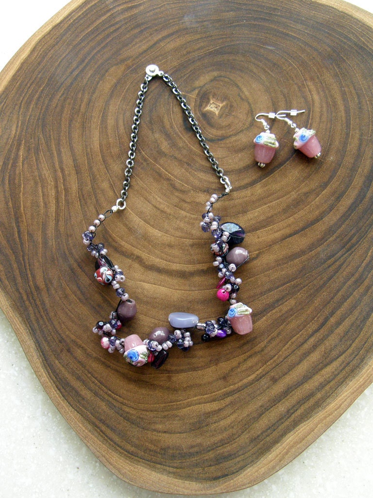 Purple Tea Party. Necklace and earrings set.