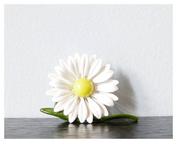 Vintage enamel flower pin brooch - white yellow green - pretty retro collectible