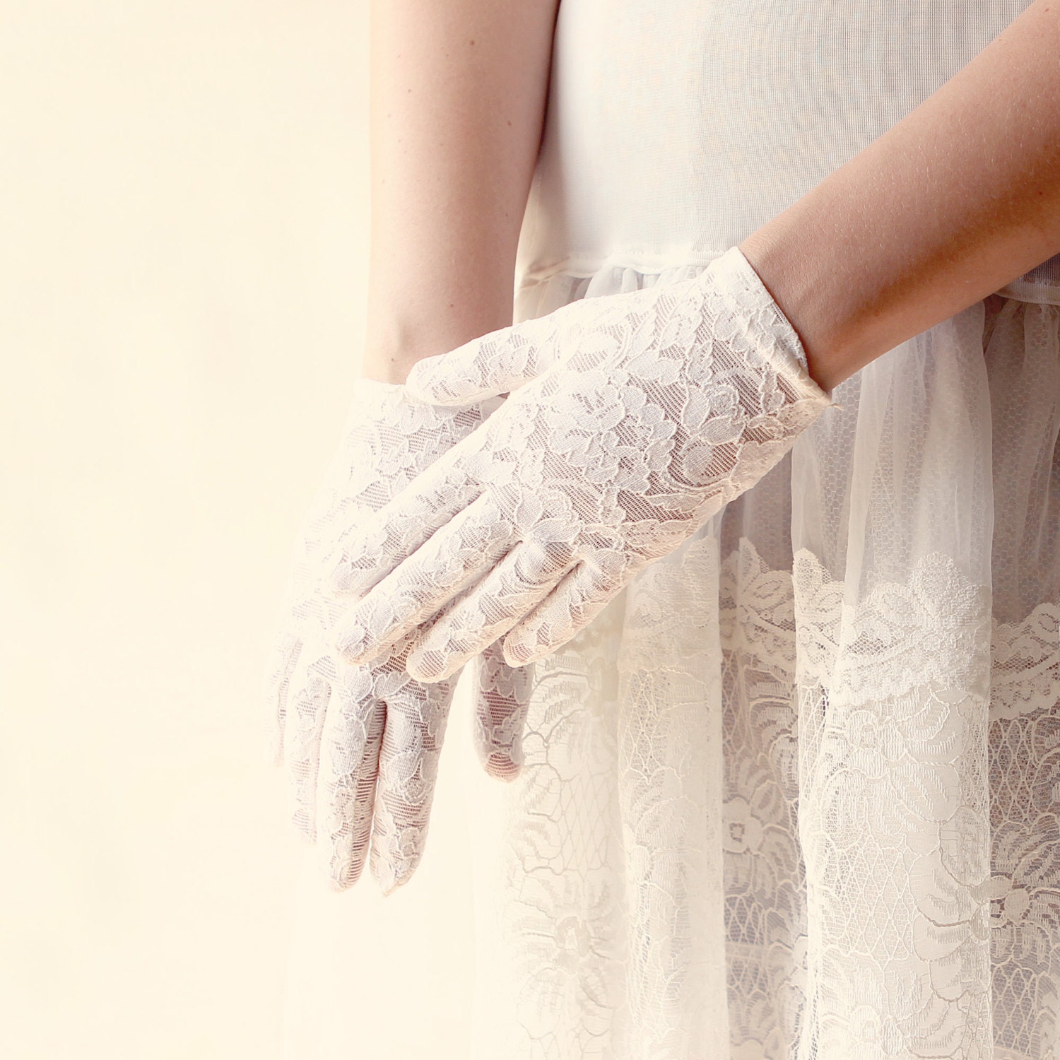 Vintage white lace gloves, Bridal accessory, weddings