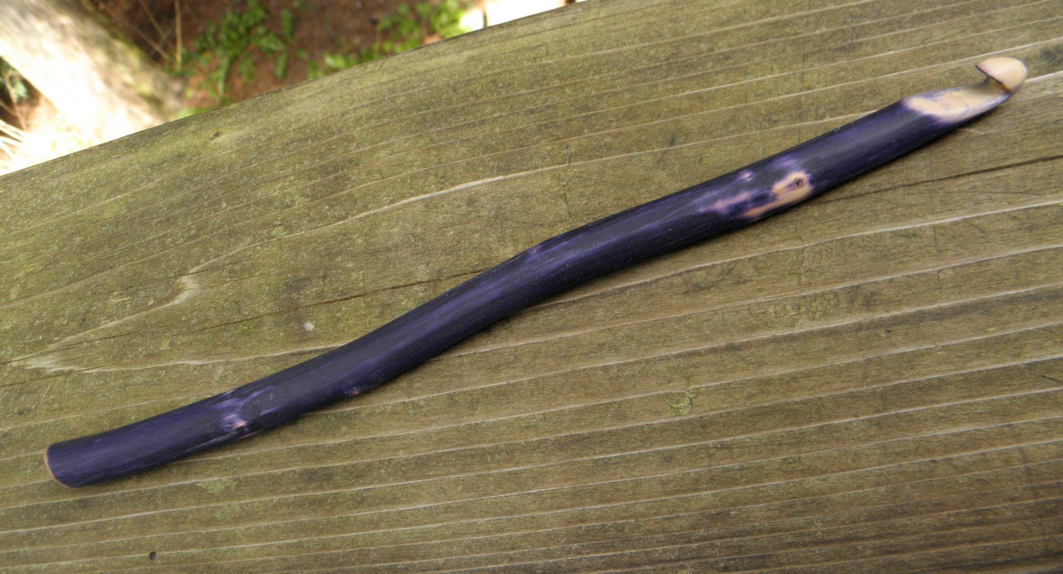 Hand Carved Crochet Hook - Deep Dark Purple Size M