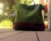 XL convertibel tote bag in forest green canvas and burgundy wine vegan suede