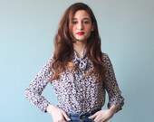 80s pussy bow secretary top / 1980s navy floral tie neck blouse (xs-s)