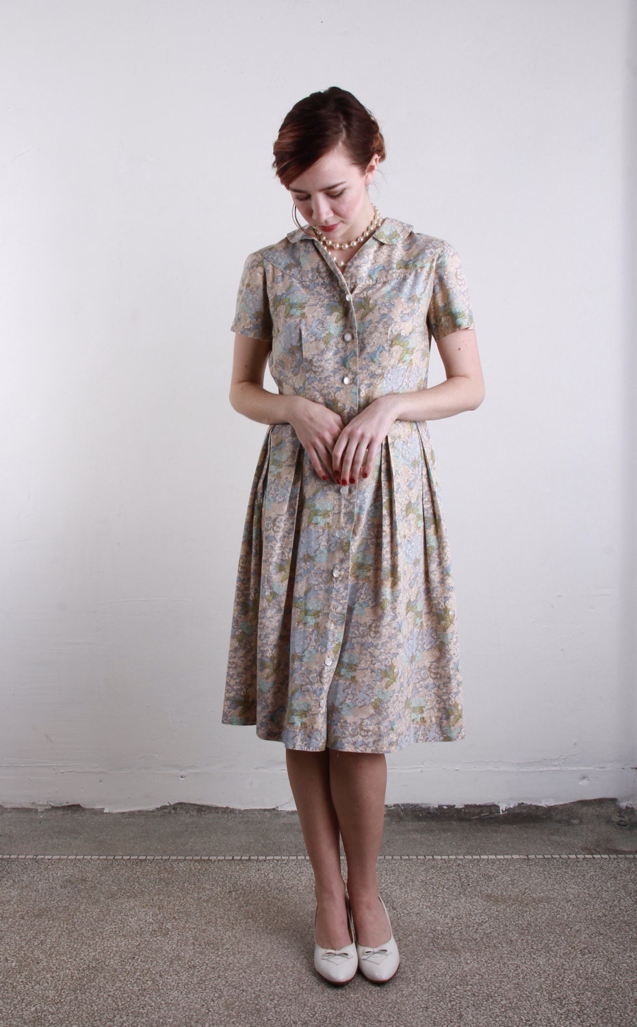 50s Dress . Beige Floral Print . Mid Century . 1950s