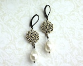 Tiny Floral Filigree, Vintage Style Swarovski Crystal Pearls Earrings. Bride's Earrings.  Bridesmaids Gifts.  Vintage Wedding. Ivory Wedding