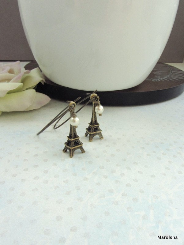 Little Eiffel Tower Earrings. Three Dimensional, Miniature, Small Antiqued Brass Eiffel Towers Dangle Earrings. Gifts for Her. Paris Love.