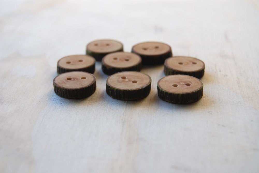 8 Apple Wood Buttons, 11/16 Inch (18 mm)