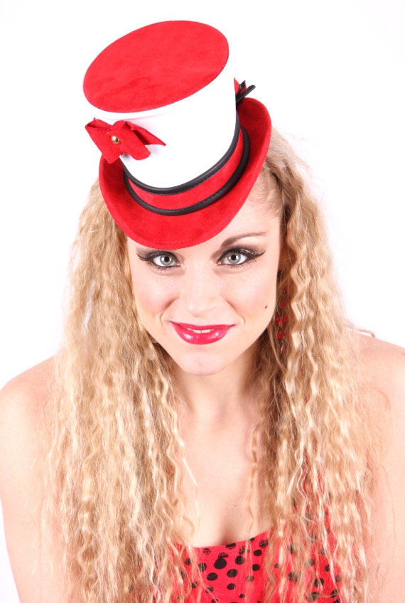 Miss Kitty Tiny Topper (red and white)