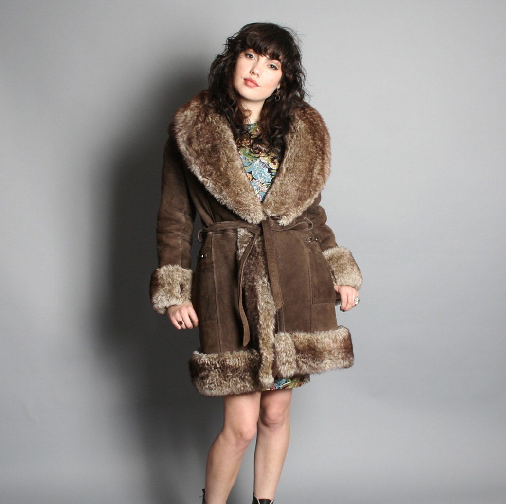 Vintage 70s SHEEPSKIN JACKET / Dark Brown with Fluffy Shearling Fur Trim & Belt