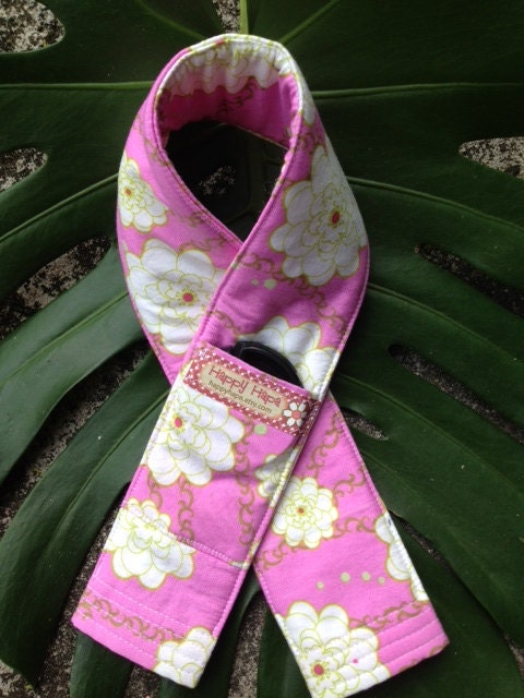 Camera Strap Cover with Lens Cap Pocket in Pink and White. Floral.
