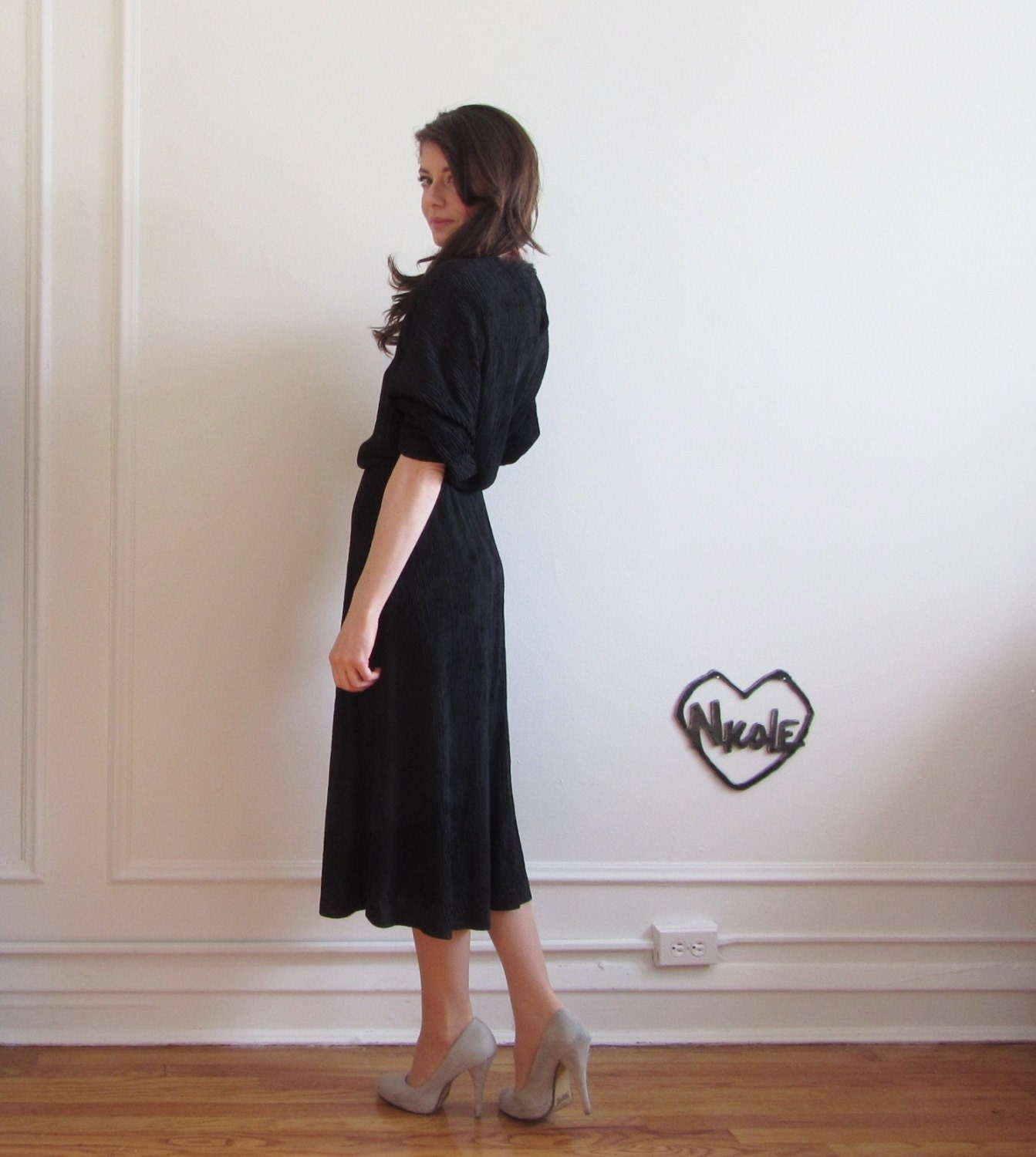 crepe batwing sleeve dress . black noir pleated .small.medium .sale