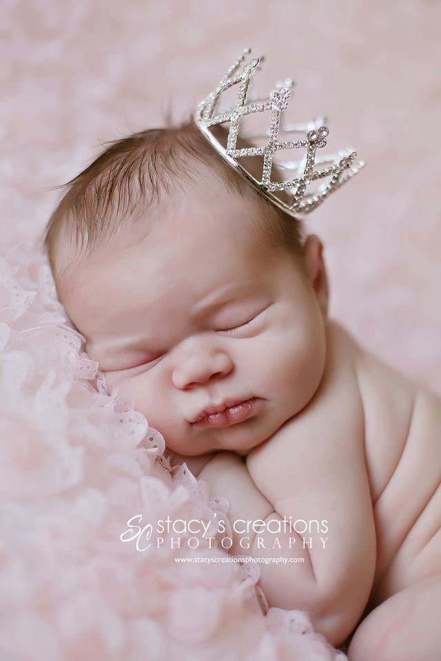 Mini Crown. Baby Crown. Baby Tiara. Mini Tiara. Newborn crown. Newborn tiara. Crystal crown. Newborn photo prop. baby showergift