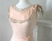Vintage 1930s Pale Peach Silk Damask & Lace Capelet Collar Nightgown