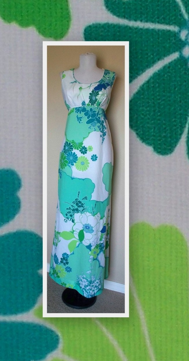 VINTage 70s Adorable  Green floral maxi dress
