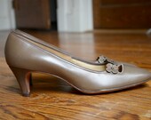 Mod Vintage Pale Taupe 1960s Naturalizer Heels Size 6.5