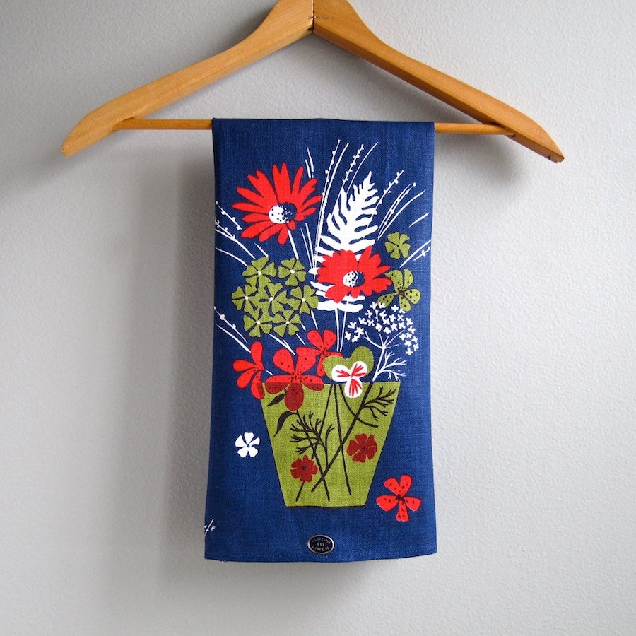 Tammis Keefe Linen Towel Spring Flowers on Navy Blue 1950s Kitchen Decor Hand Tea Towel Unused Tulip Bulbs