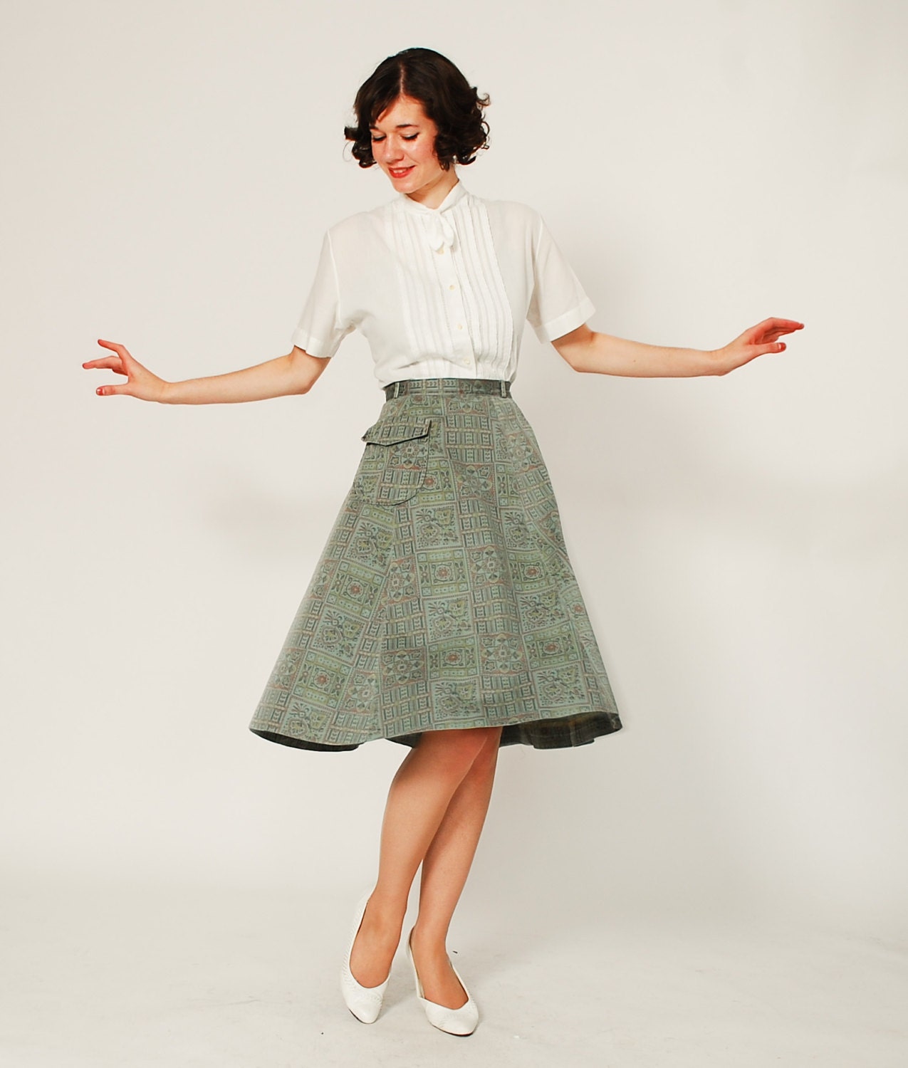Vintage 1960s Skirt - 60s Skirt - Cedar Green Wallpaper Print