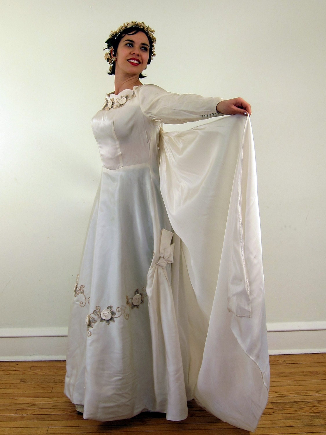 Vintage 1950s Wedding Dress in Ivory Satin with Floral Applique, Beading & Bows, Medium