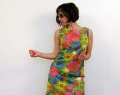 Vintage 1960s Shift Dress in Bright Floral Green Pop Art Medium