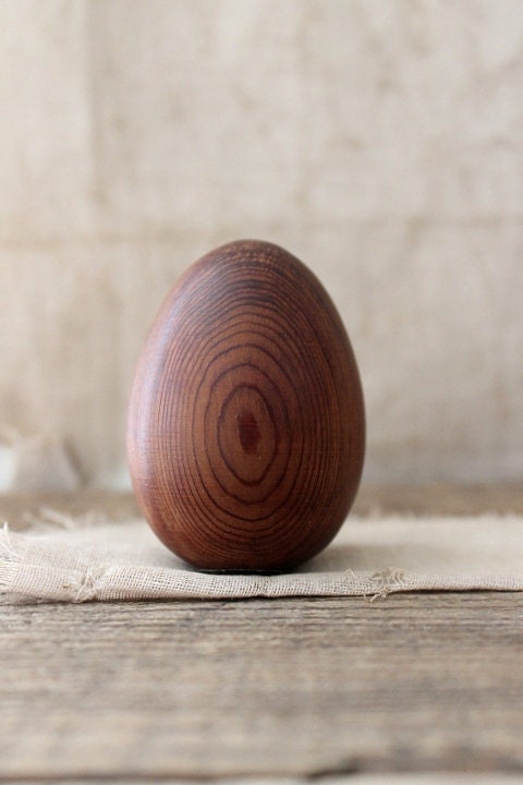 v i n t a g e california redwood egg