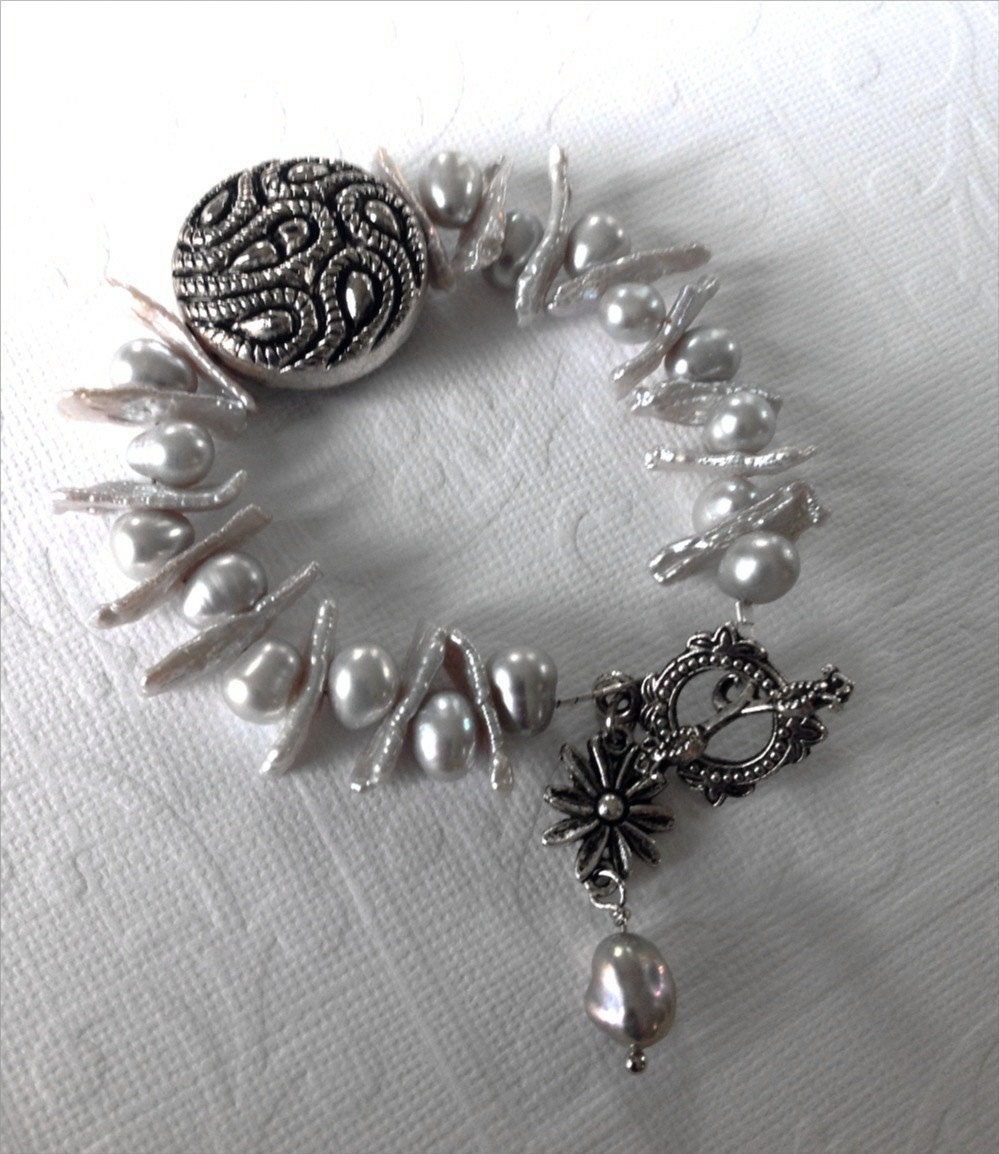 Keishi grey pearls and potatos freshwater pearls Bracelet, Statement bracelet, Stunning bracelet Graduation gift