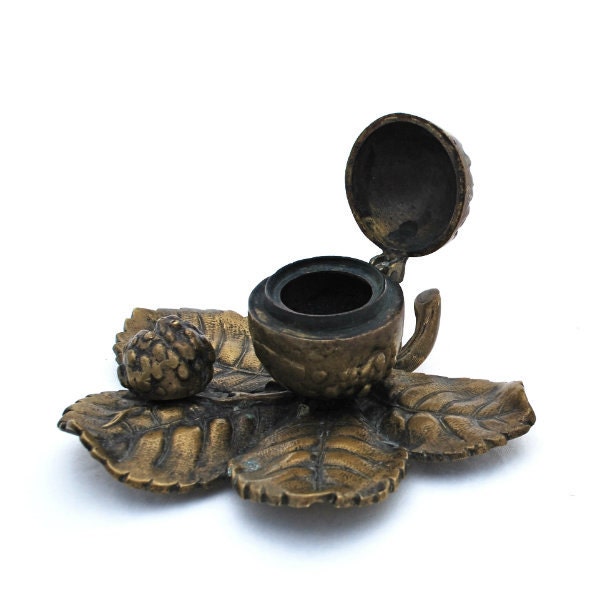 Vintage Ink Well Brass Hinged Lid Leaf Fruit Pod Nut Home Office Decor Desk