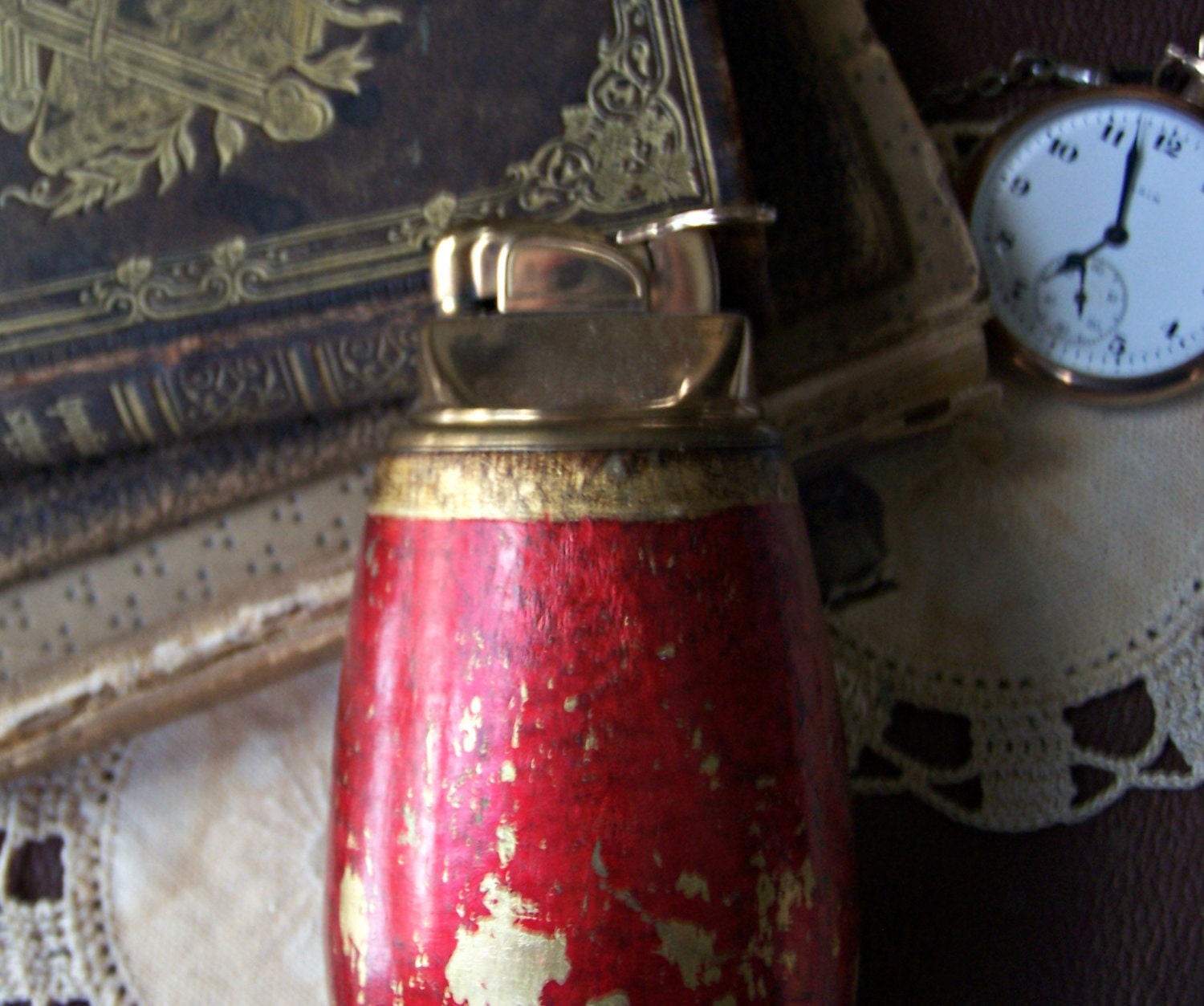 Vintage Italian Florentine Red / Gold Lighter