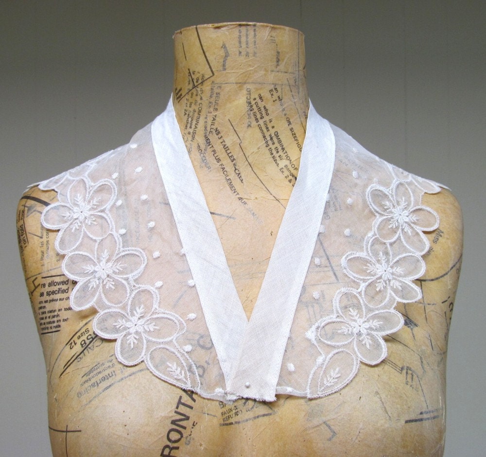 Vintage 1920s Collar / 20s Ivory Organdy Embroidered Floral Collar