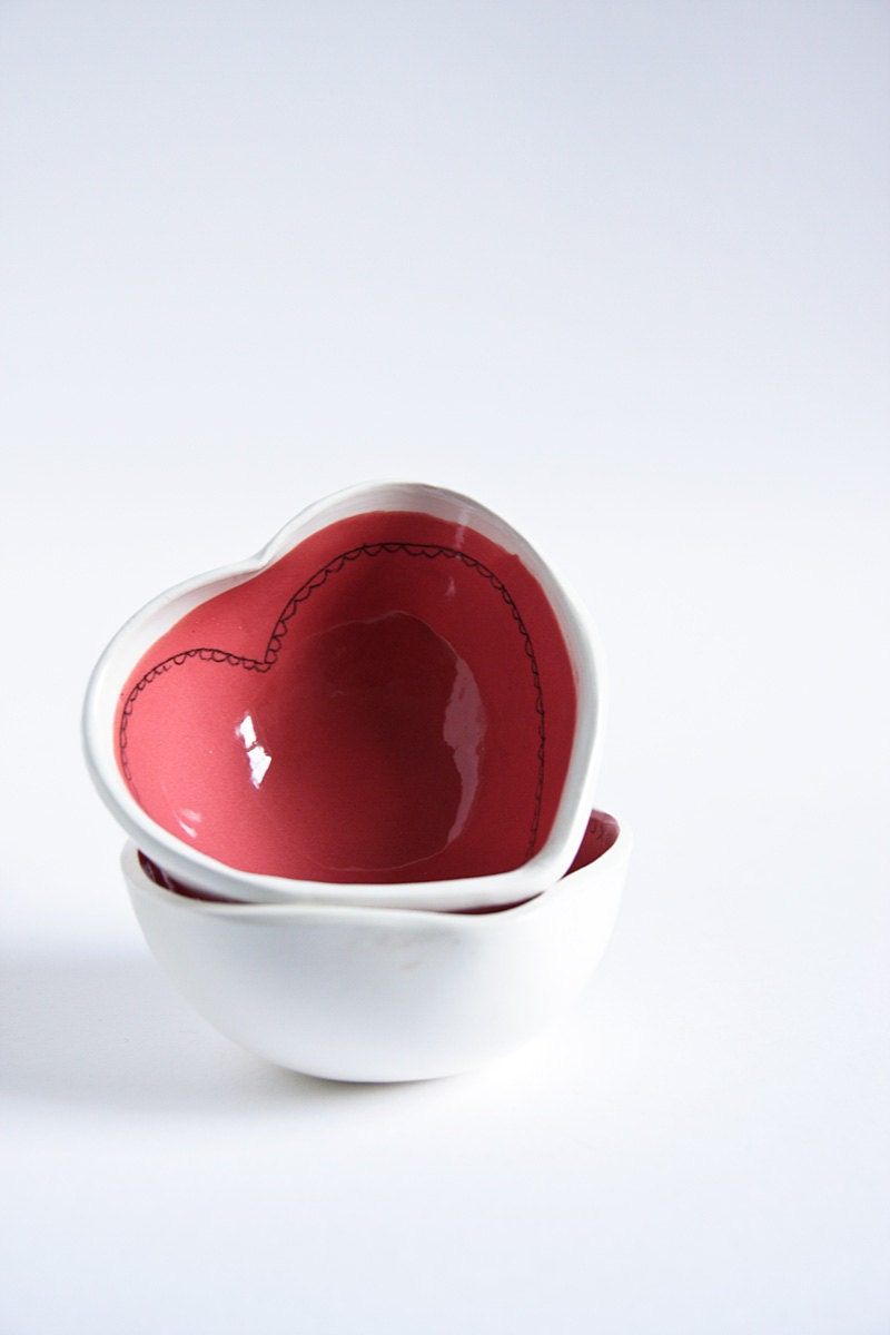 red love heart bowl, modern serving bowl, trinket dish, ring catcher, spring home decor, handshaped by karoArt, made in Ireland