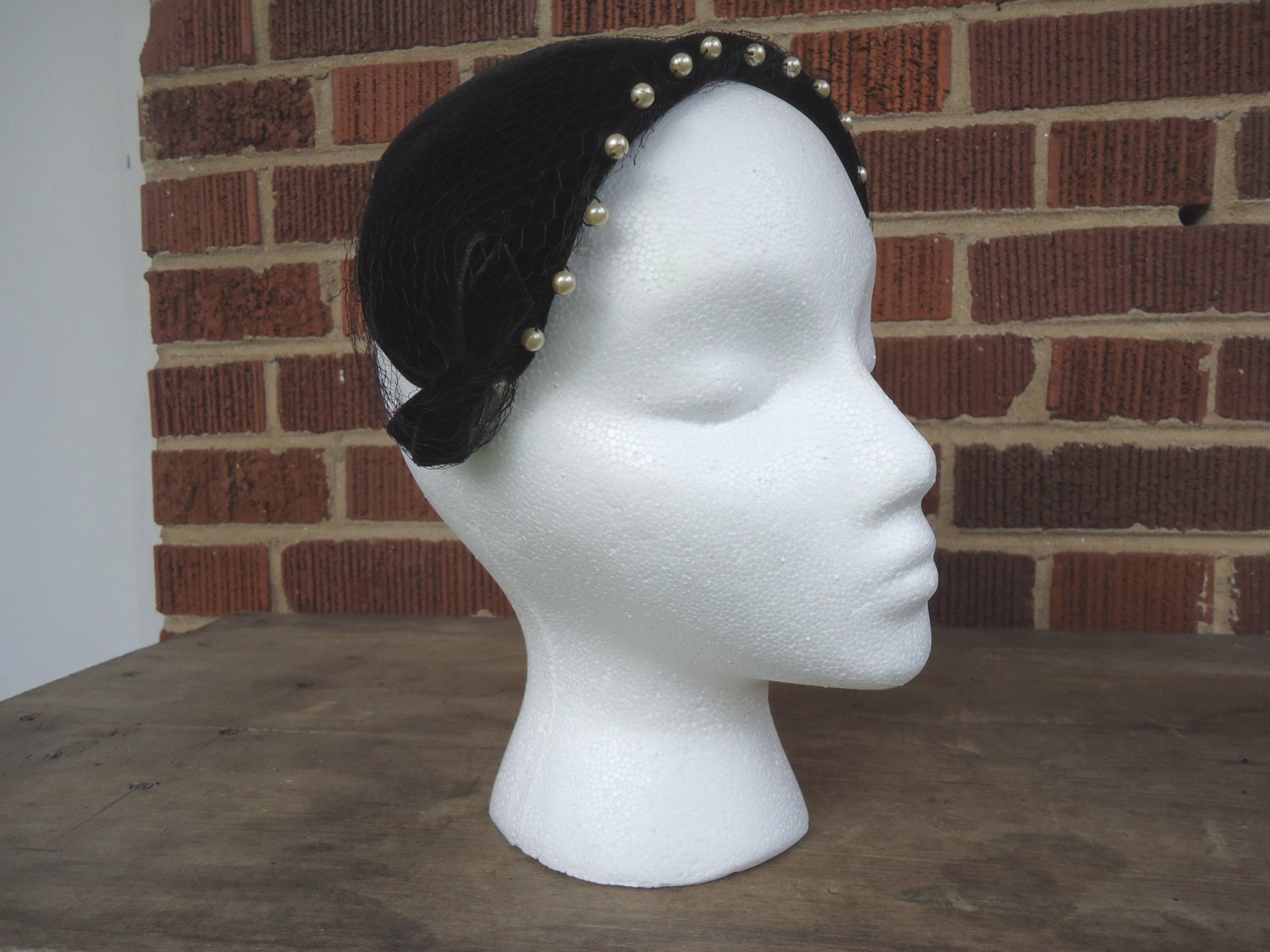vintage fascinator /  Black velvet Fascinator with pearl accents and net