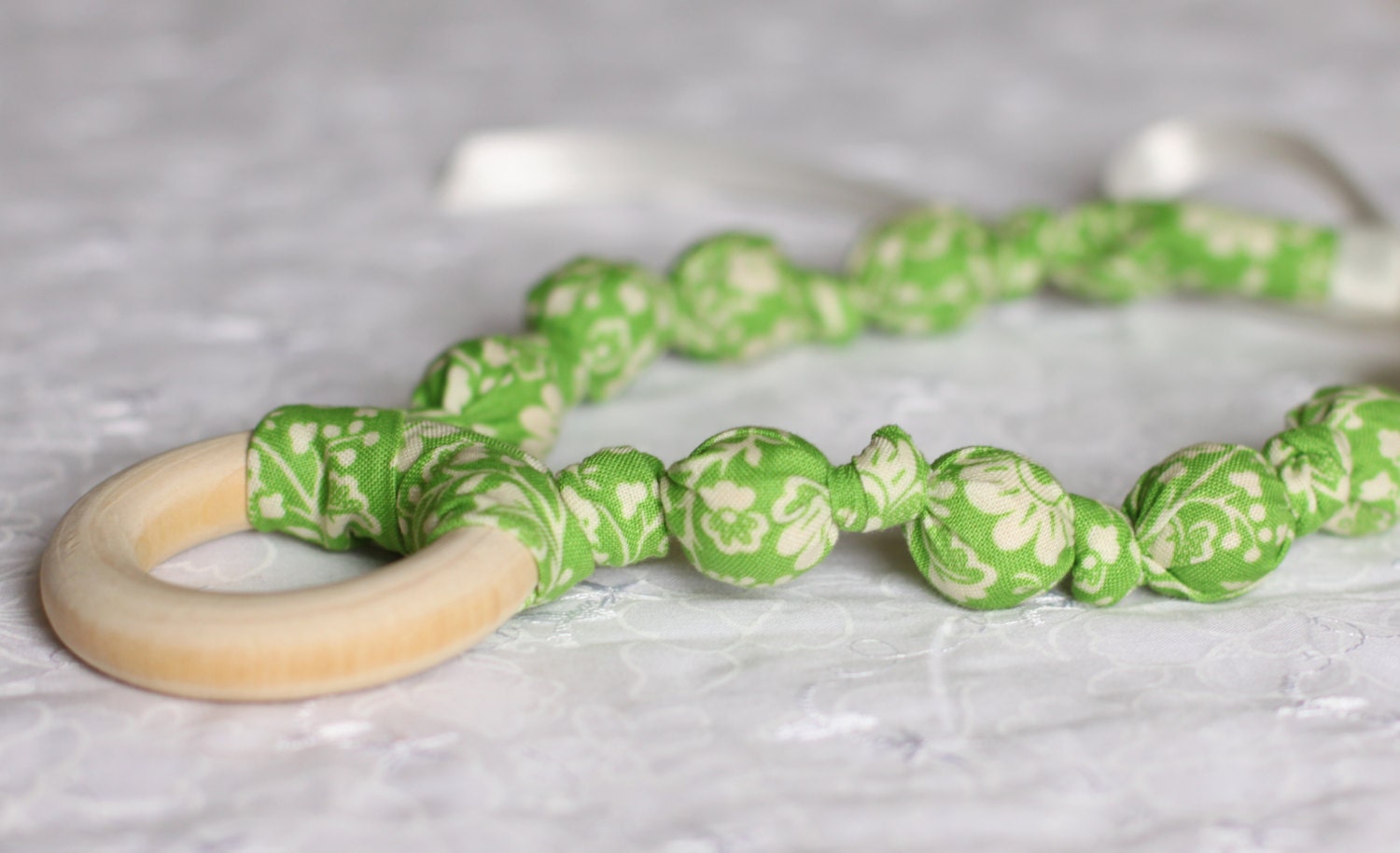 Green Floral Teething Ring Necklace for Breastfeeding/Nursing Necklace, Teething Necklace, Babywearing, Fabric Necklace