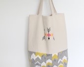 Arrow print canvas tote bag