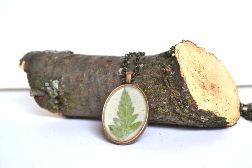 Botanical Plant Jewelry, Leaf in Resin Necklace, Green Leaf Oval Pendant, Real Plant Jewellery, Fern set in Resin