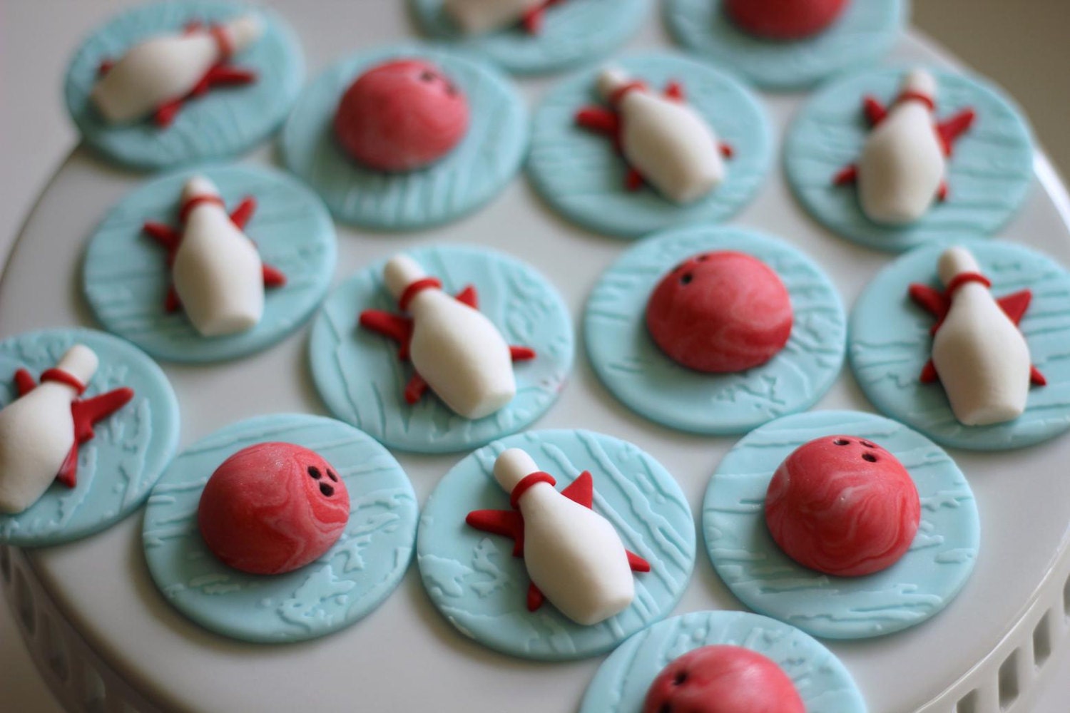 Fondant Toppers Bowling-Themed - Perfect for Cupcakes, Cookies and Other Creations - Bowling Party