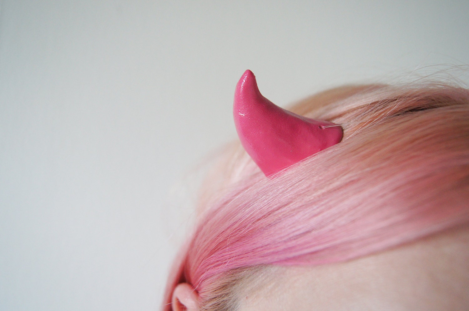 Devil Horns, Pink