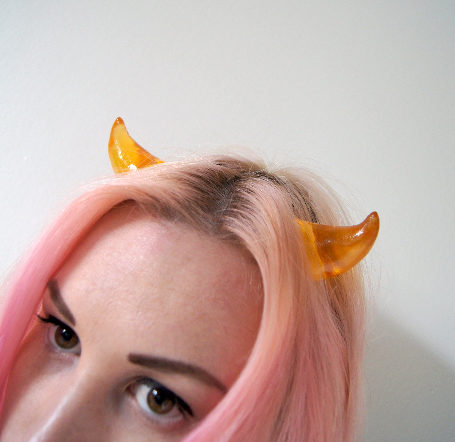 Devil Horns, Transparent Yellow