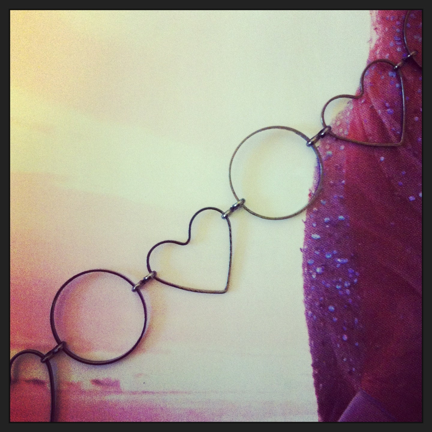 Heart and circle shaped wire bracelet in gun metal