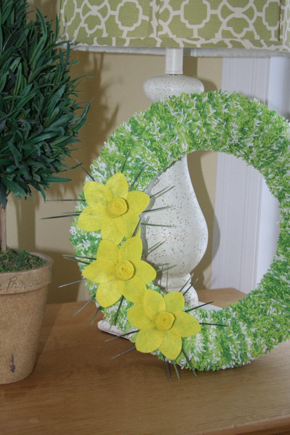 Spring Yarn Wreath/Felt Daffodils/Flowers/Easter/Grass