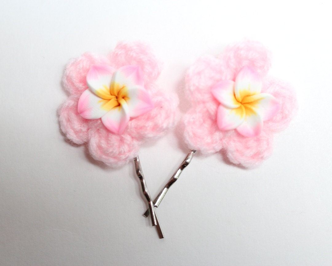 Pink flower bobby pin. Plumeria hair accessory. Crochet flower hair pin.