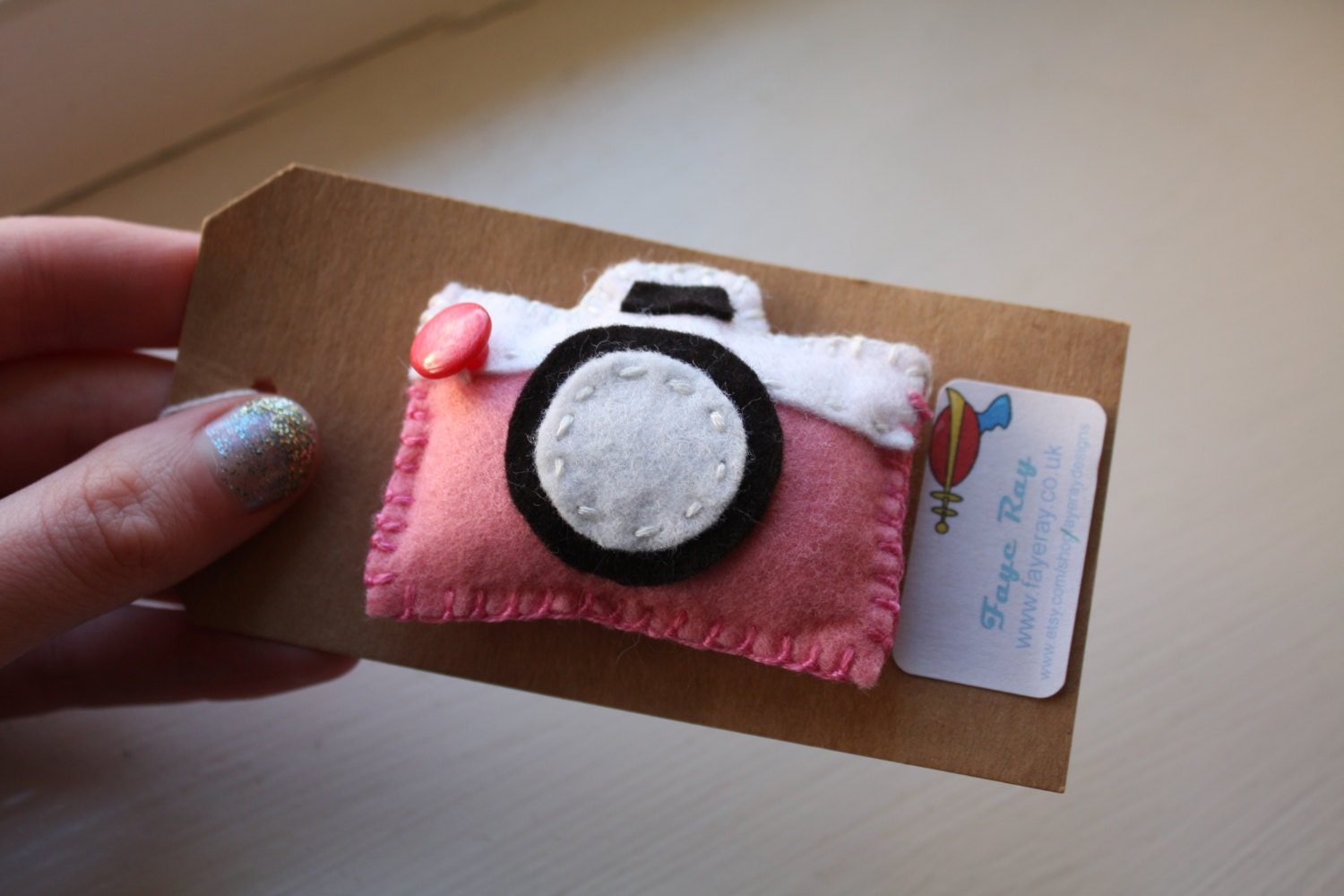 Pink Felt Vintage Camera Brooch - Pin Badge - Photography