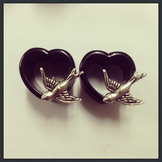 16mm Black Heart Swallow Ear Plugs