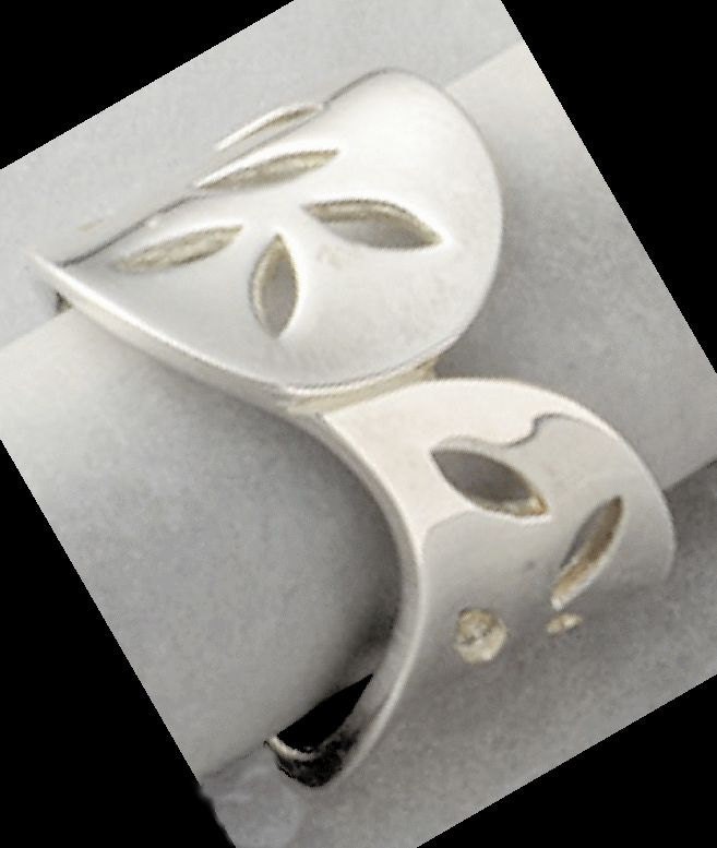 Ring with Beautiful Curves and Comfortable Egonomic Design.