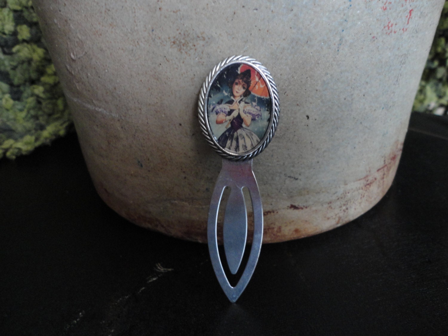 Haunted Mansion Stretching Portrait Parasol alligator girl bookmark