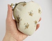 Flowers Purse, Retro Style Change Pouch, Beige Cotton fabric wallet with kisslock
