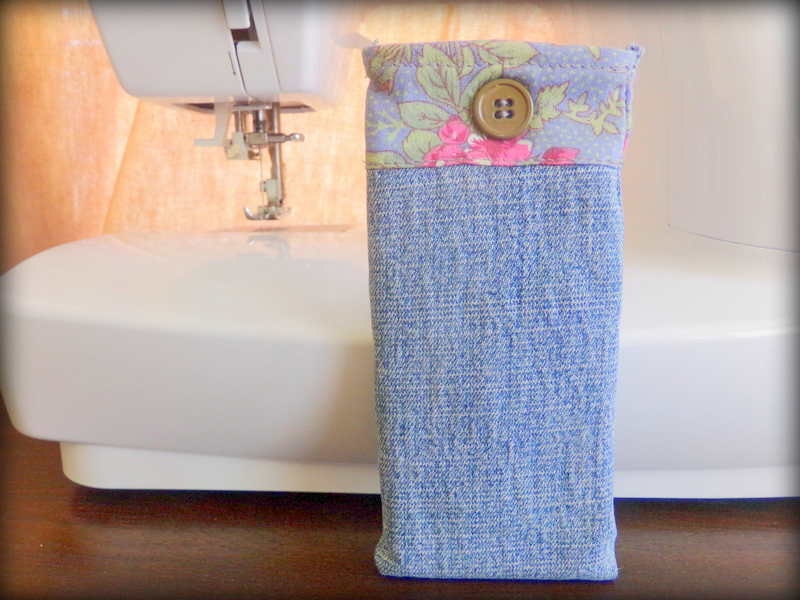 Denim Blue Floral Buttoned Iphone 4/4S, Ipod Touch Case