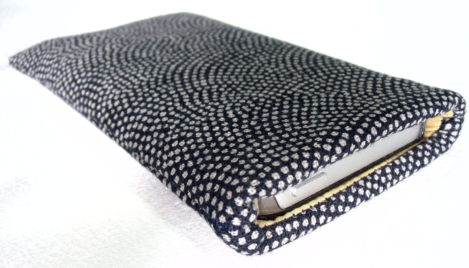iPhone 5 pouch / iPhone 5 sleeve / iPhone 5 cover - Japanese indigo cotton in Sashiko waves with dots