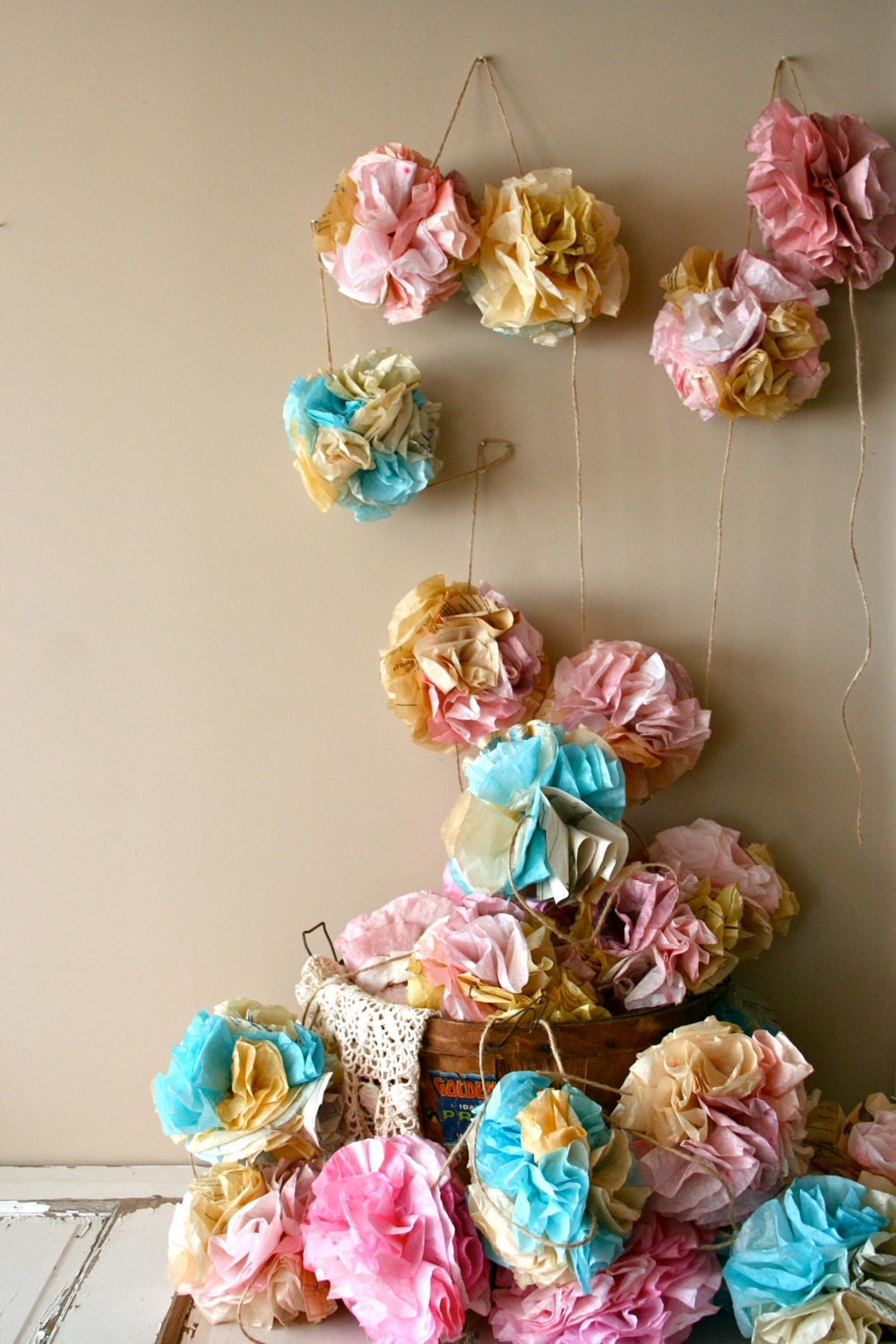 paper bunting garland: 28 pink and blue poms