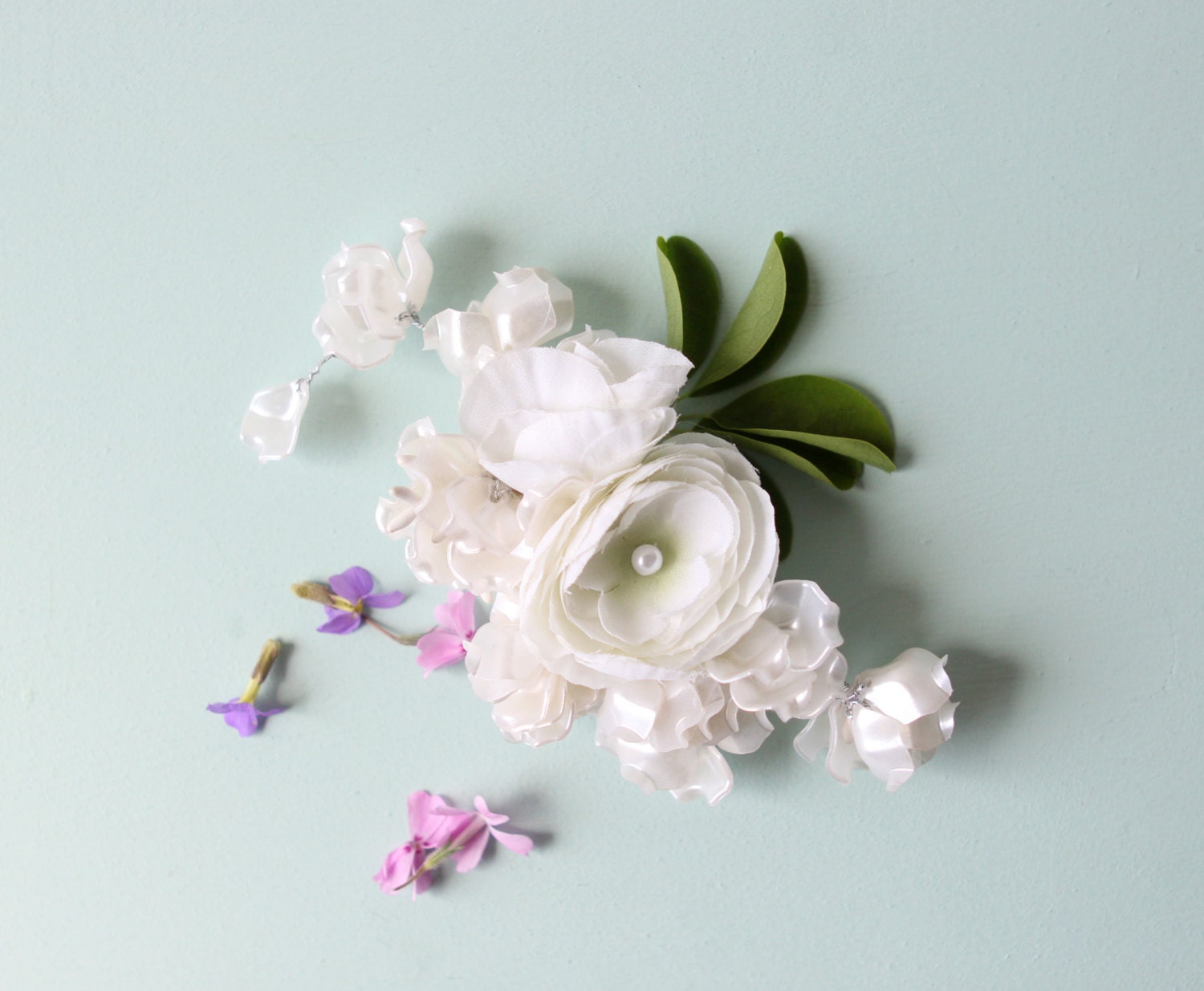 Bridal hair clip, wedding head piece, ivory white flower fascinator