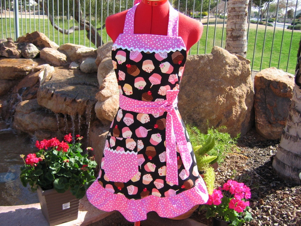 Full Apron - Womens Aprons - Retro - Suzie Sassy Apron - Vintage Cupcakes