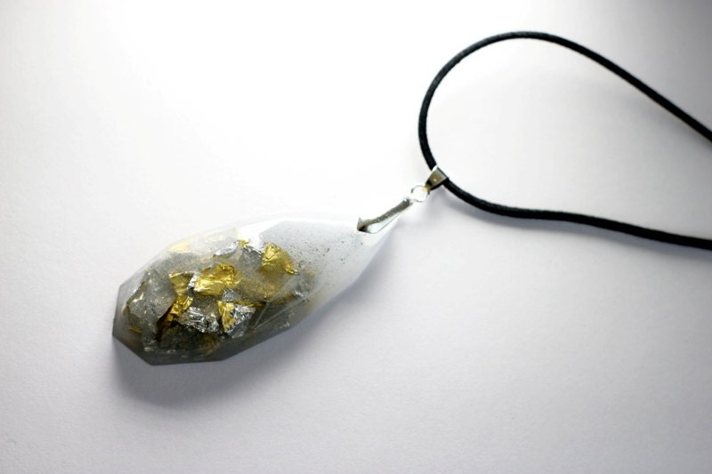 Large drop shaped pendant in grey  with golden flakes